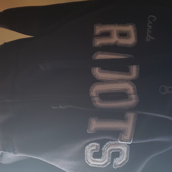 Black sweater roots - Picture 2 of 2